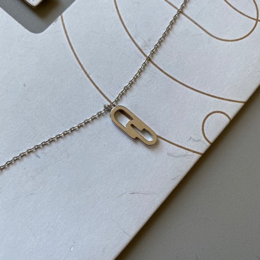 URBAN OUTFITTERS PAPER CLIP CHARM NECKLACE in silver brand new